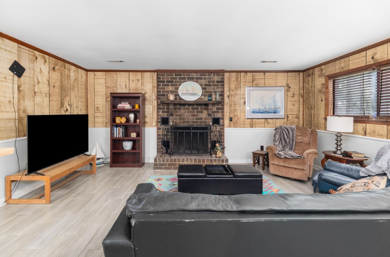 1815 Walsingham Way Photo 7