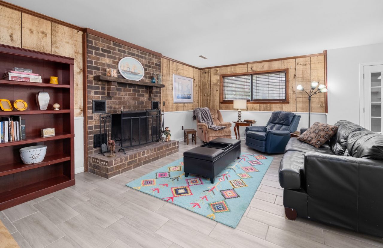 1815 Walsingham Way Photo 8