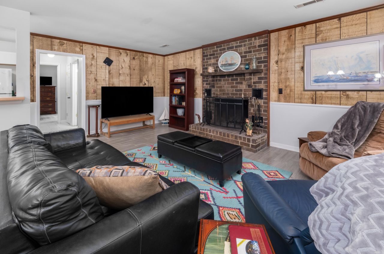 1815 Walsingham Way Photo 9