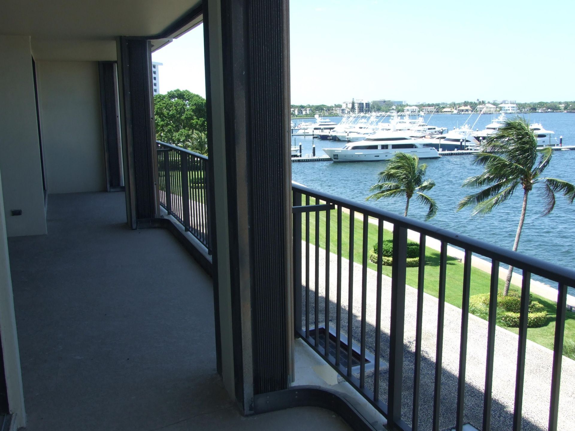 130 Lakeshore Drive, Unit 522, North Palm Beach, FL 33408 Photo