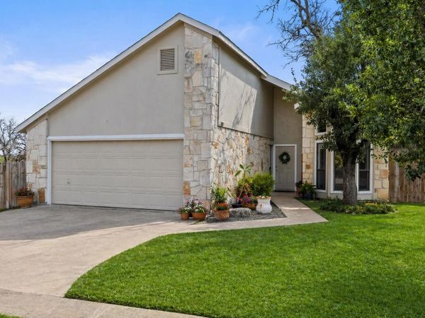 102 Pitchfork DR, Johnson City, TX 78636