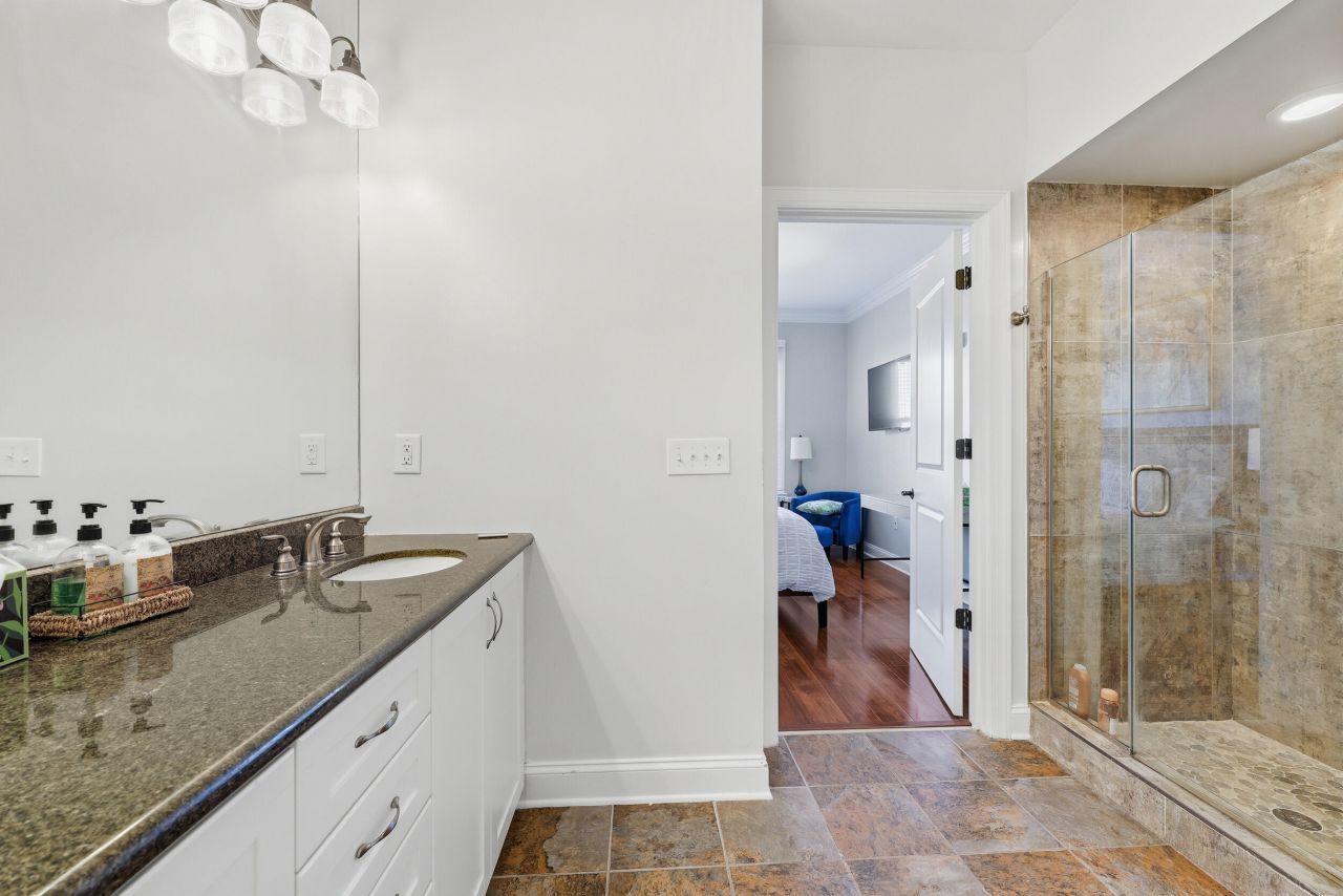 21 George Street Photo 23