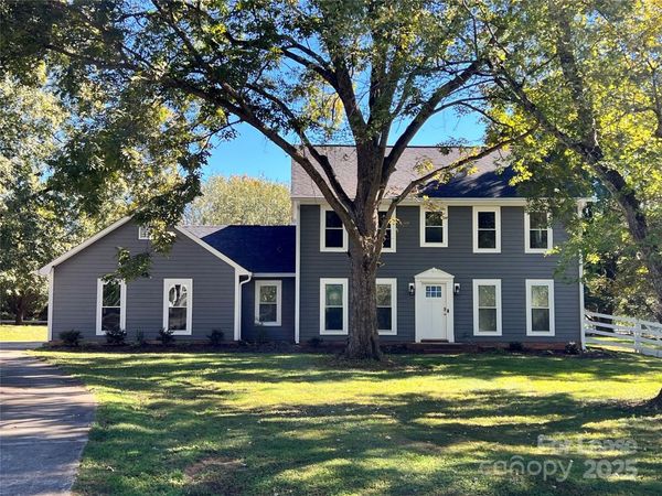 7901 Saddleview Court, Charlotte, NC 28105