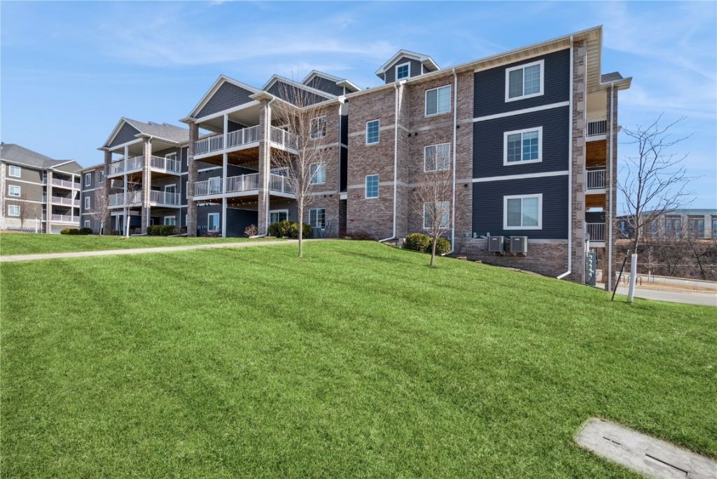 2867 Spring Rose Circle, Unit 109, Coralville, IA 52241 Main Photo