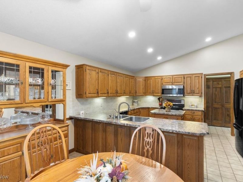 233 Marion Avenue, Akron, OH 44312 Photo 12