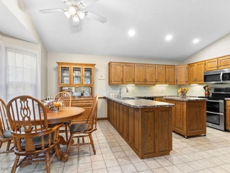 233 Marion Avenue, Akron, OH 44312 Photo 13