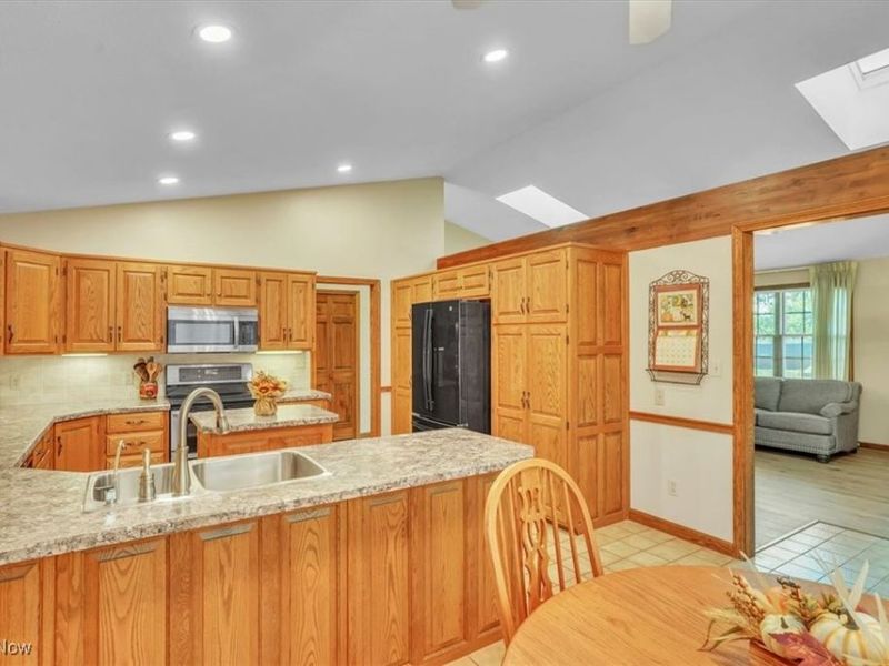 233 Marion Avenue, Akron, OH 44312 Photo 9