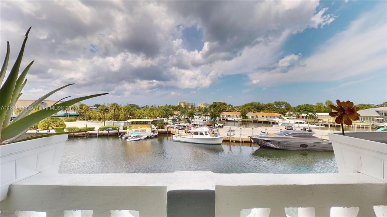 13105 Ixora Ct, Unit 303, North Miami, FL 33181 Photo