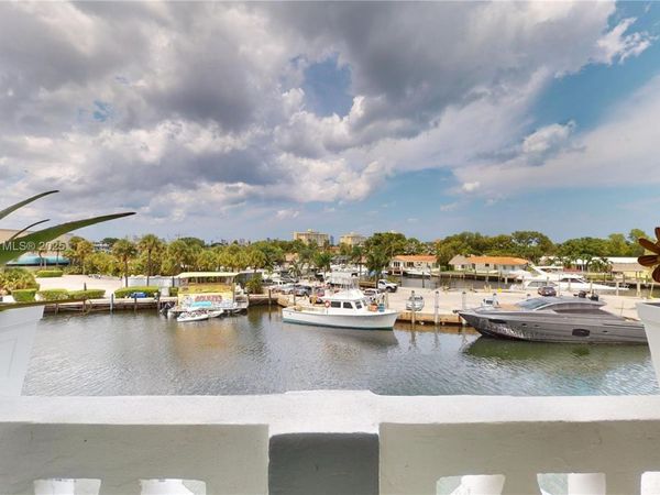 13105 Ixora Ct, Unit 303, North Miami, FL 33181