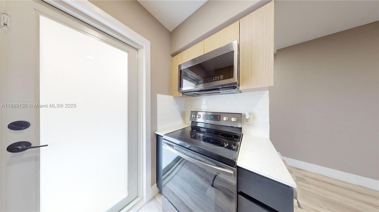 13105 Ixora Ct, Unit 303, North Miami, FL 33181 Photo