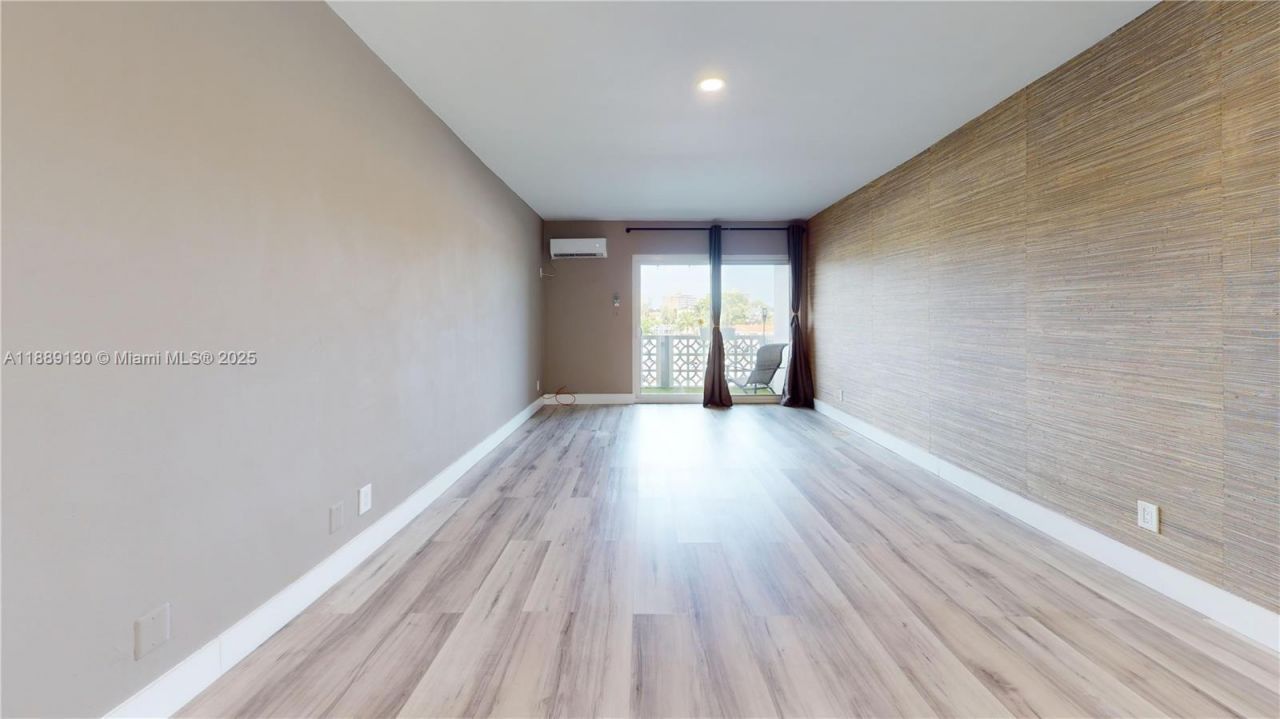 13105 Ixora Ct, Unit 303, North Miami, FL 33181 Photo