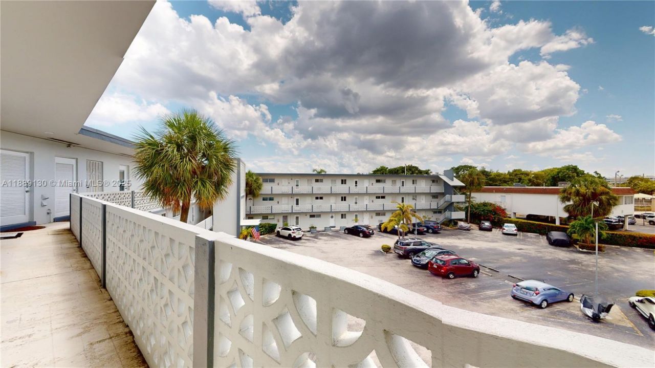 13105 Ixora Ct, Unit 303, North Miami, FL 33181 Photo