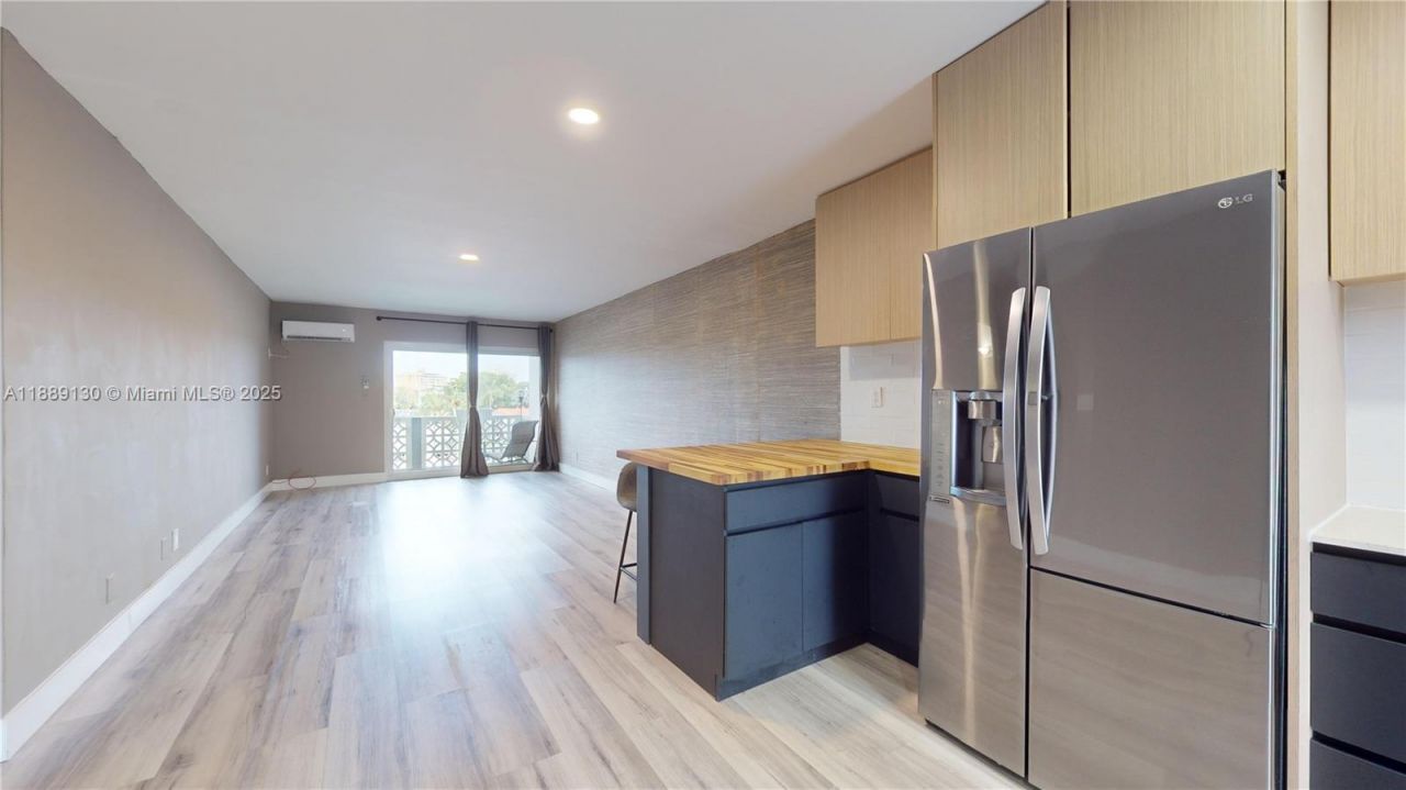 13105 Ixora Ct, Unit 303, North Miami, FL 33181 Photo