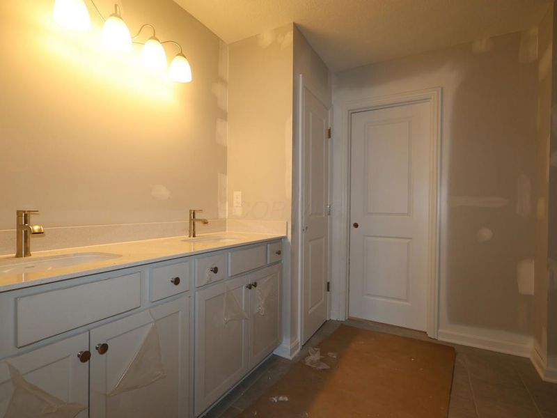 7799 Collins Drive, Reynoldsburg, OH 43068 Photo 13