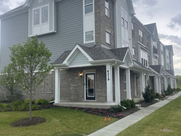 6305 Sandbelt Drive, Unit 33003, Woodridge, IL 60517