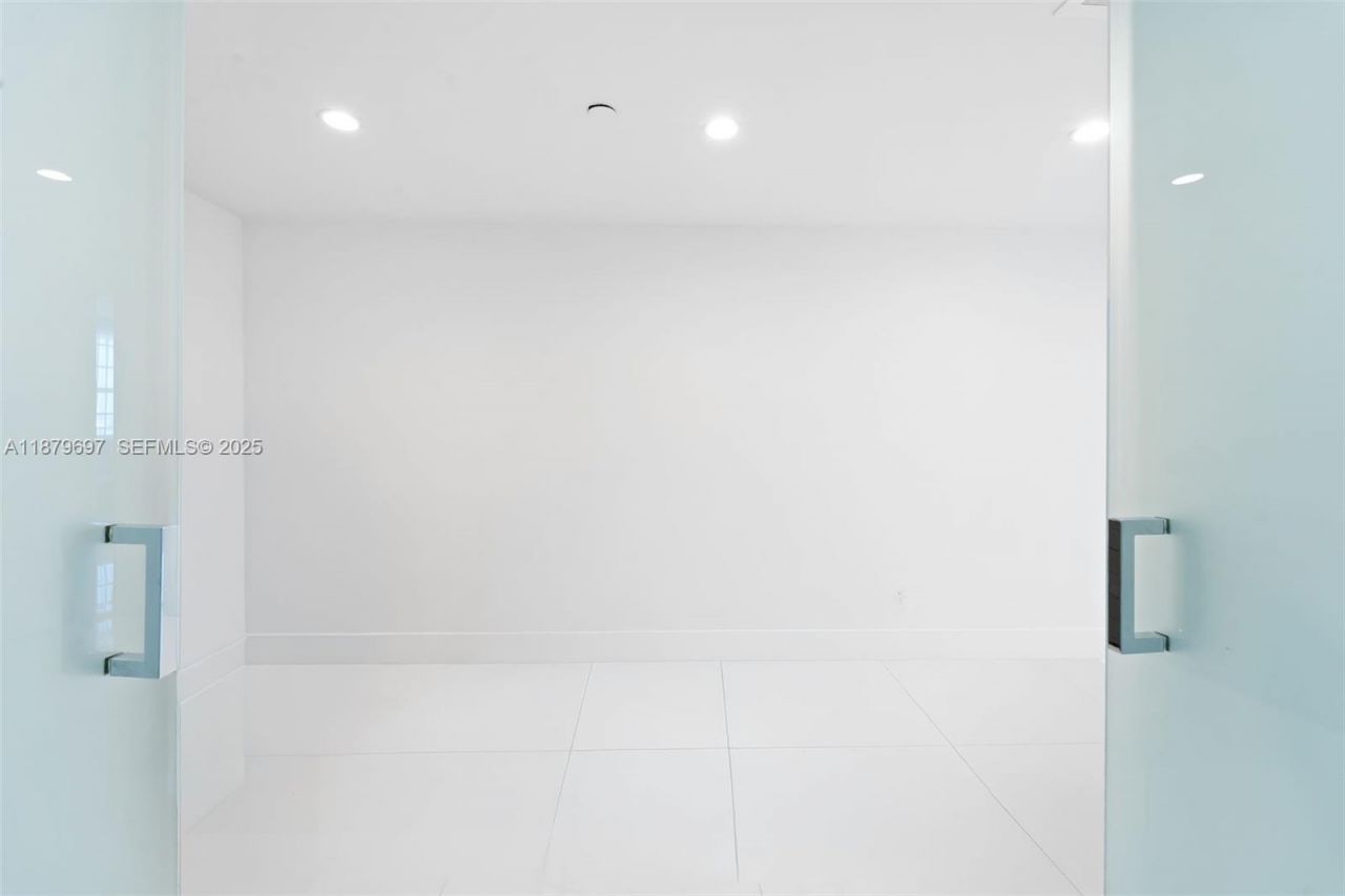 100 Lincoln Rd, Unit 1523/1525, Miami Beach, FL 33139 Photo