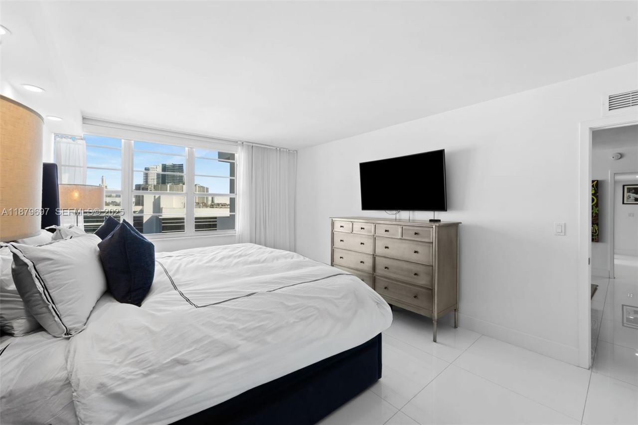 100 Lincoln Rd, Unit 1523/1525, Miami Beach, FL 33139 Photo
