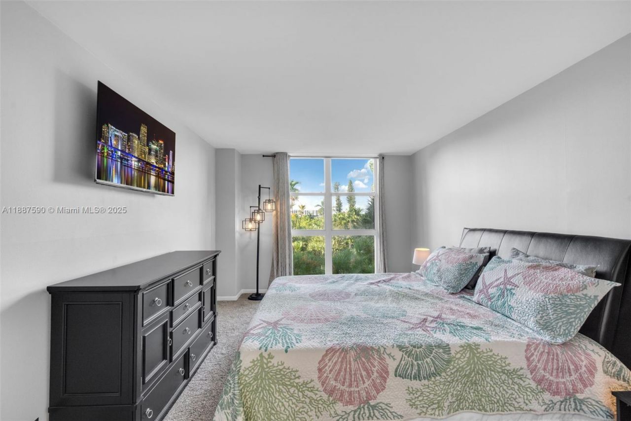 1000 Quayside Ter, Unit 505, Miami, FL 33138 Photo