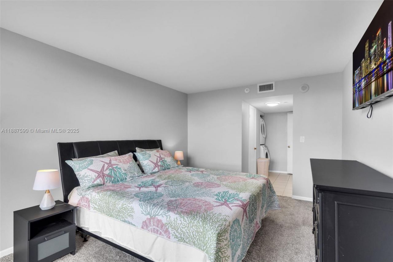 1000 Quayside Ter, Unit 505, Miami, FL 33138 Photo