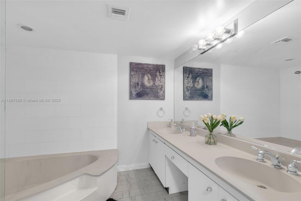 1000 Quayside Ter, Unit 505, Miami, FL 33138 Photo