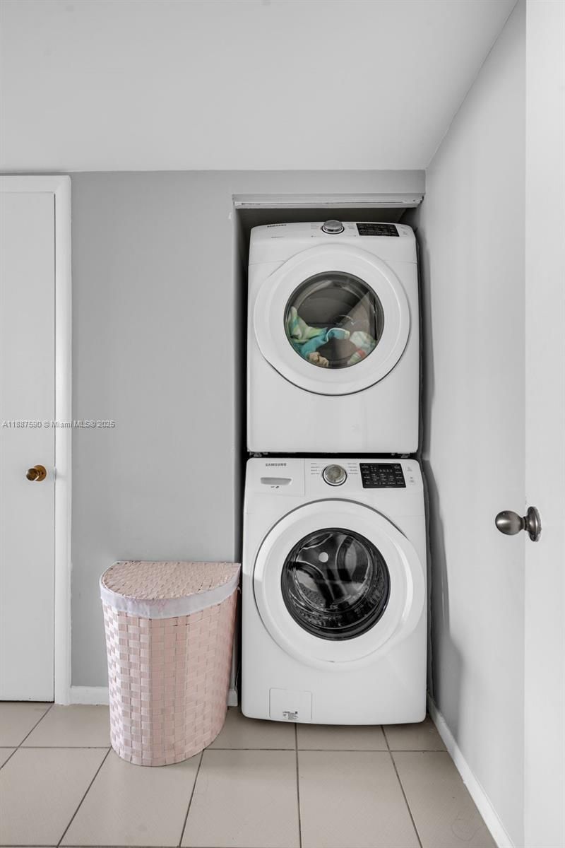 1000 Quayside Ter, Unit 505, Miami, FL 33138 Photo