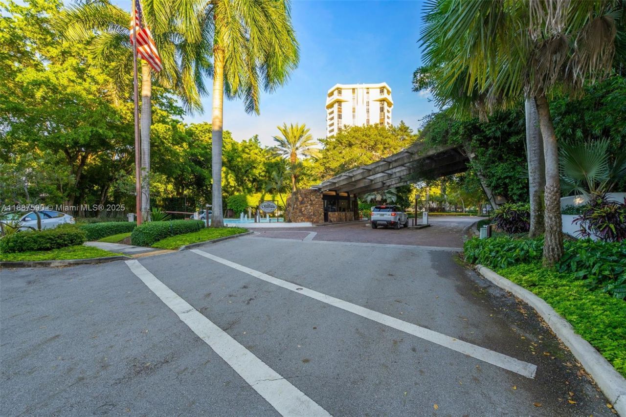 1000 Quayside Ter, Unit 505, Miami, FL 33138 Photo