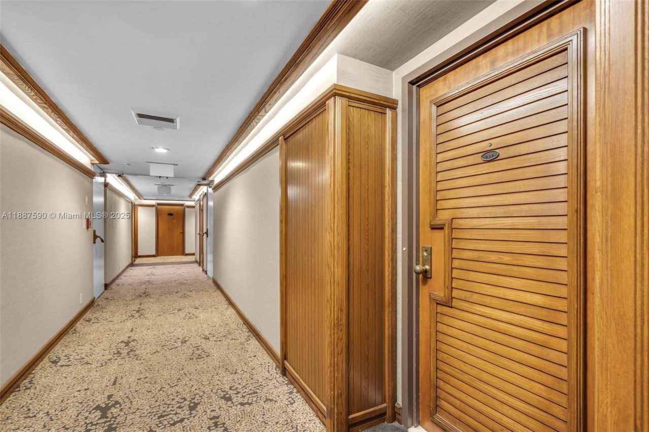 1000 Quayside Ter, Unit 505, Miami, FL 33138 Photo