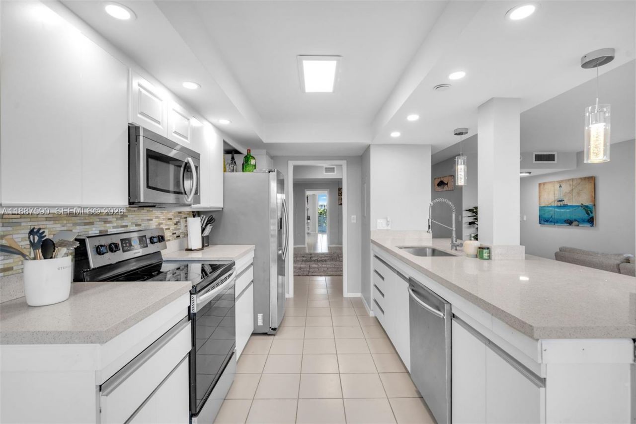 1000 Quayside Ter, Unit 505, Miami, FL 33138 Photo
