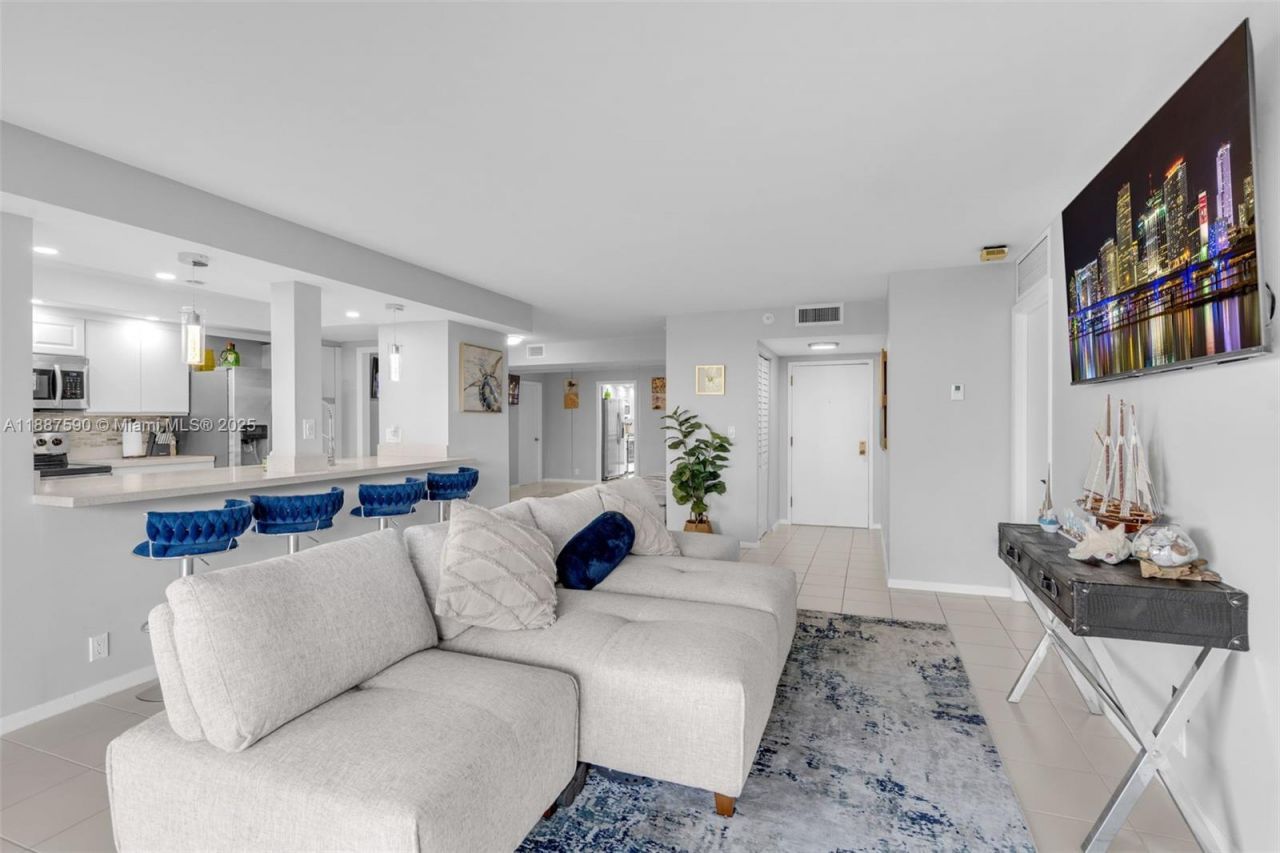 1000 Quayside Ter, Unit 505, Miami, FL 33138 Photo