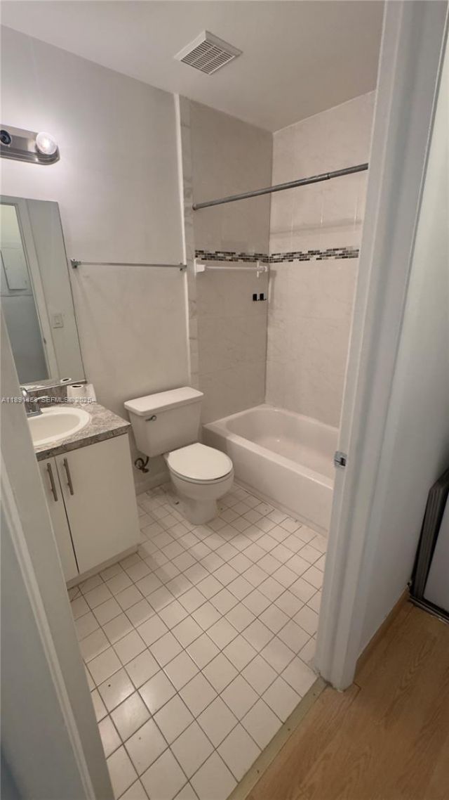 10480 NW 8th St, Unit 201, Pembroke Pines, FL 33026 Photo