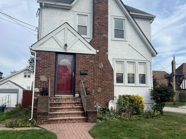 90 Pearsall Avenue, Lynbrook, NY 11563