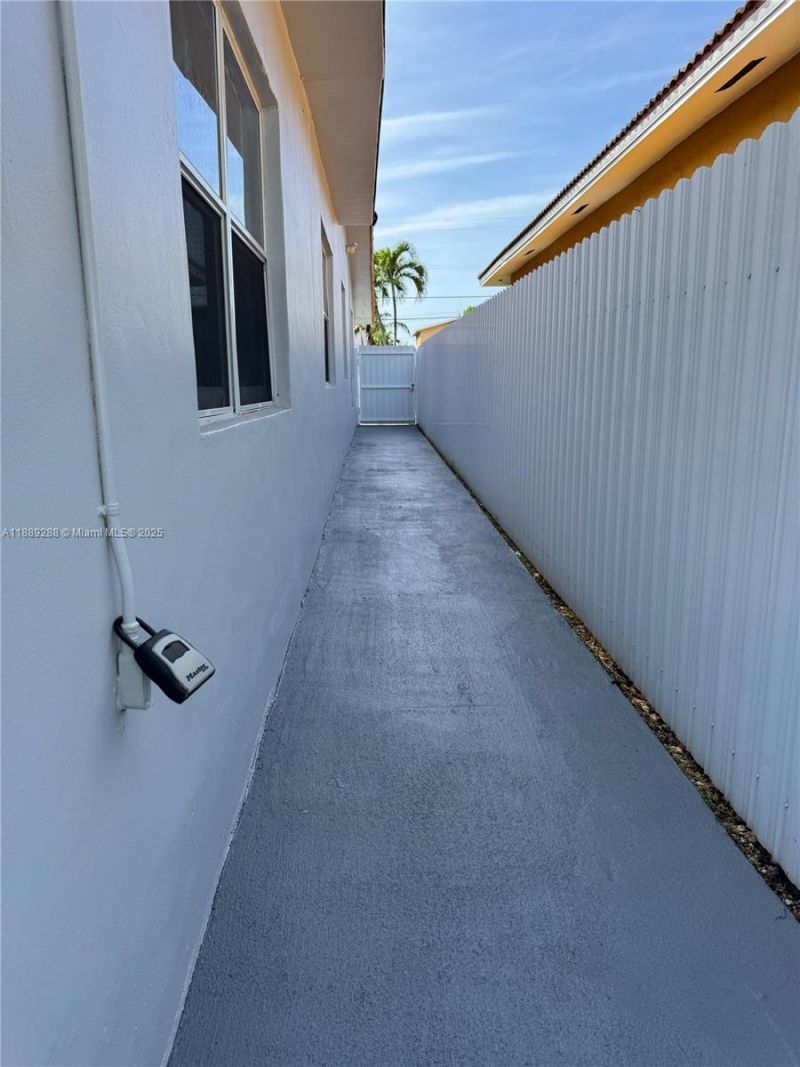 2943 SW 36th Ave, Unit STUDIO, Miami, FL 33133 Photo