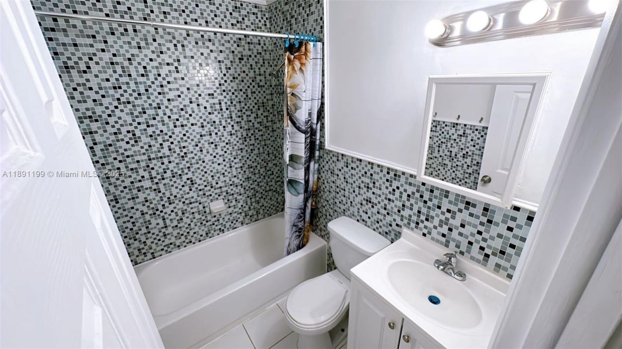 842 Meridian Ave, Unit 2C, Miami Beach, FL 33139 Photo