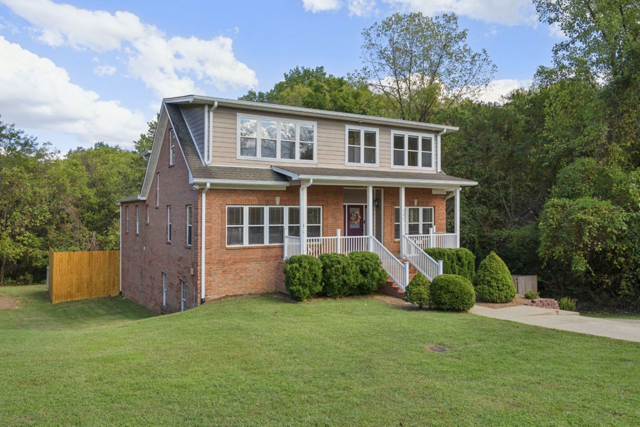 631 Ellen Dr, Goodlettsville, TN 37072 Main Photo