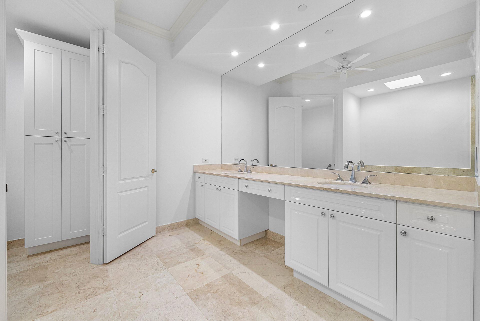 550 SE Mizner Boulevard, Unit B906, Boca Raton, FL 33432 Photo