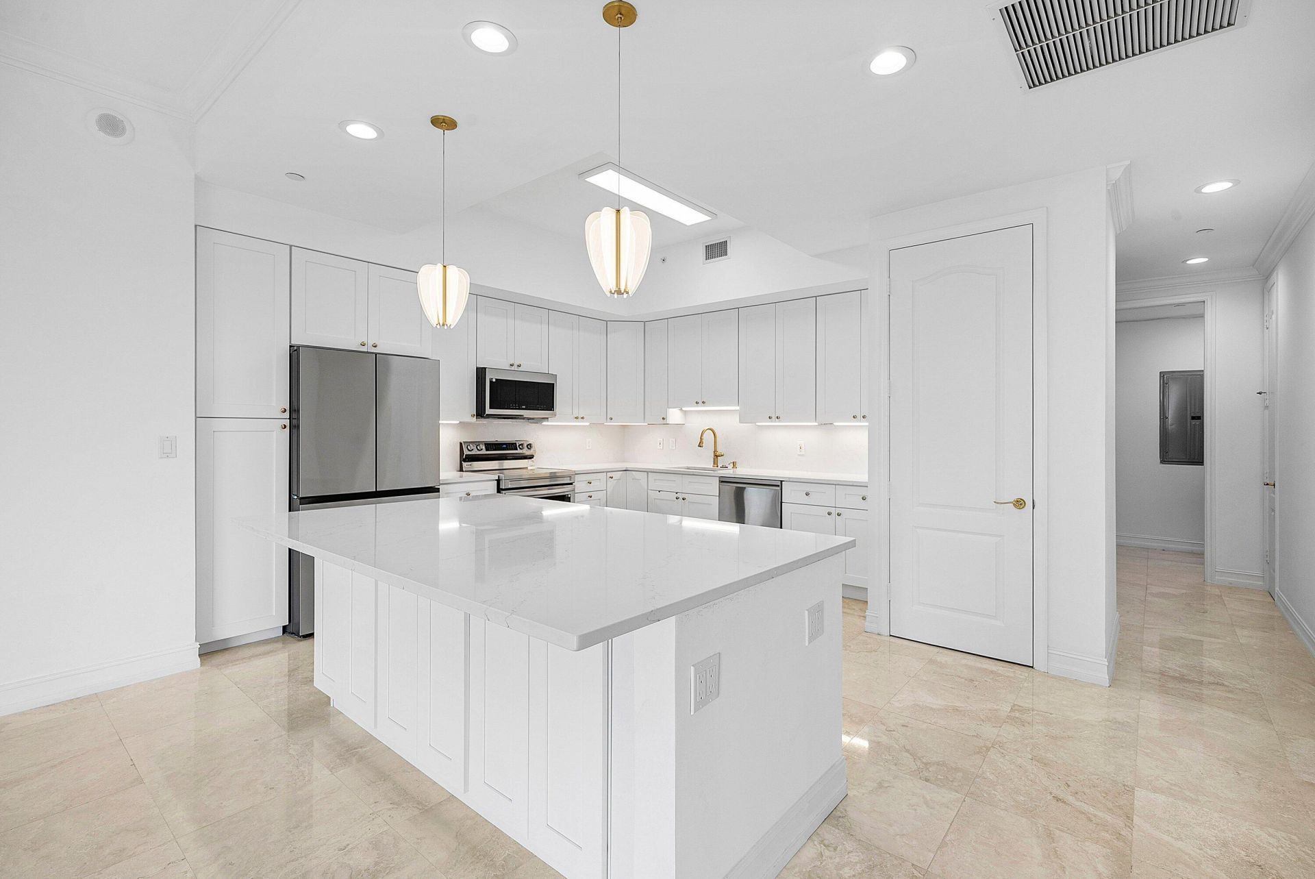 550 SE Mizner Boulevard, Unit B906, Boca Raton, FL 33432 Photo