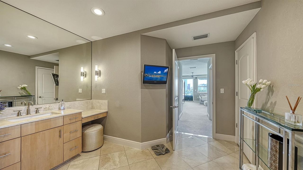 650 Golden Gate Point, Unit 602, Sarasota, FL 34236 Photo