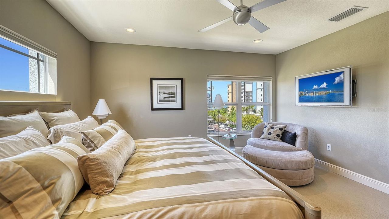 650 Golden Gate Point, Unit 602, Sarasota, FL 34236 Photo