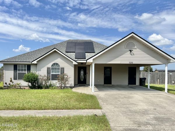 729 N Belle Circle, Breaux Bridge, LA 70517