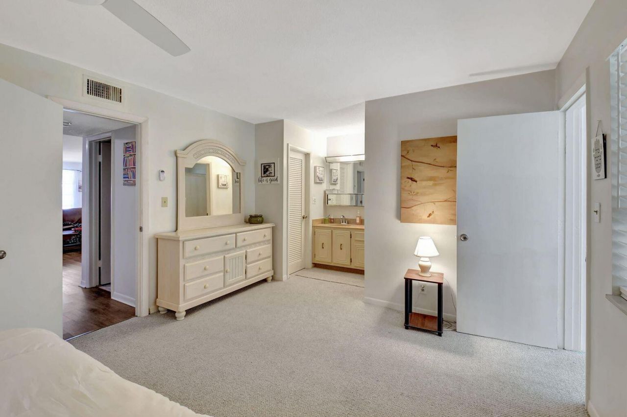 170 High Point Terrace E, Unit Apt B, Delray Beach, FL 33445 Photo