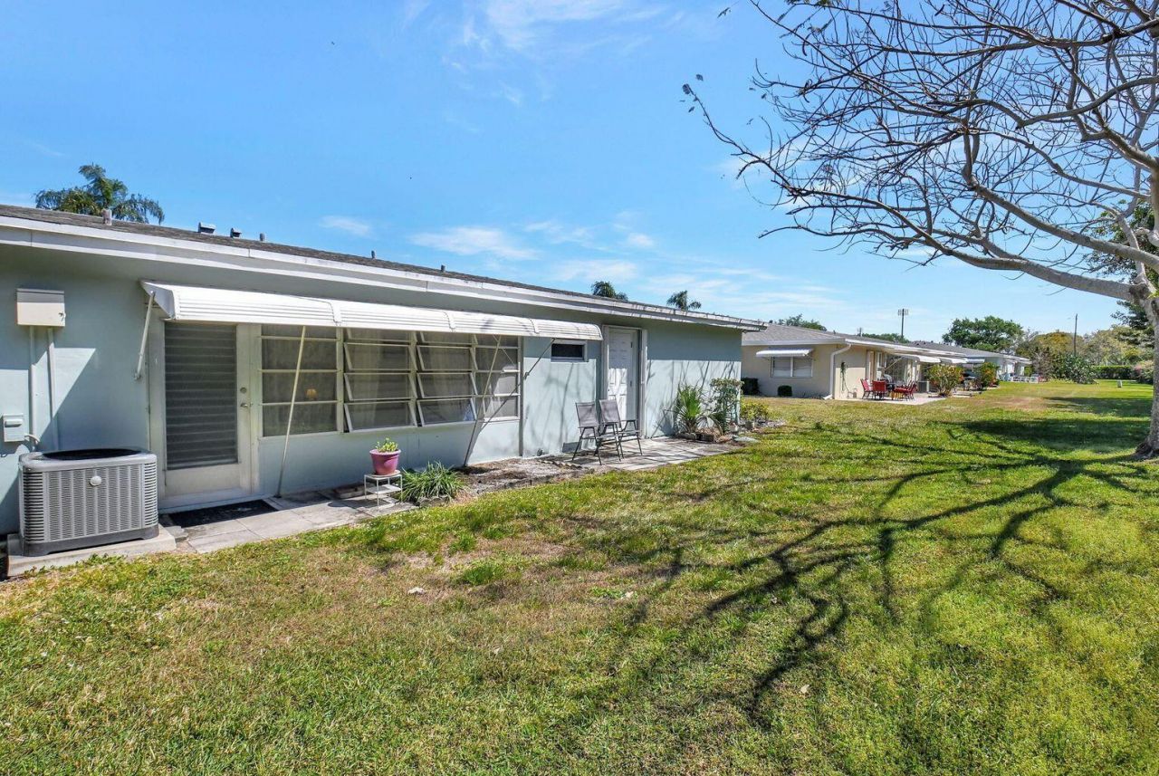 170 High Point Terrace E, Unit Apt B, Delray Beach, FL 33445 Photo