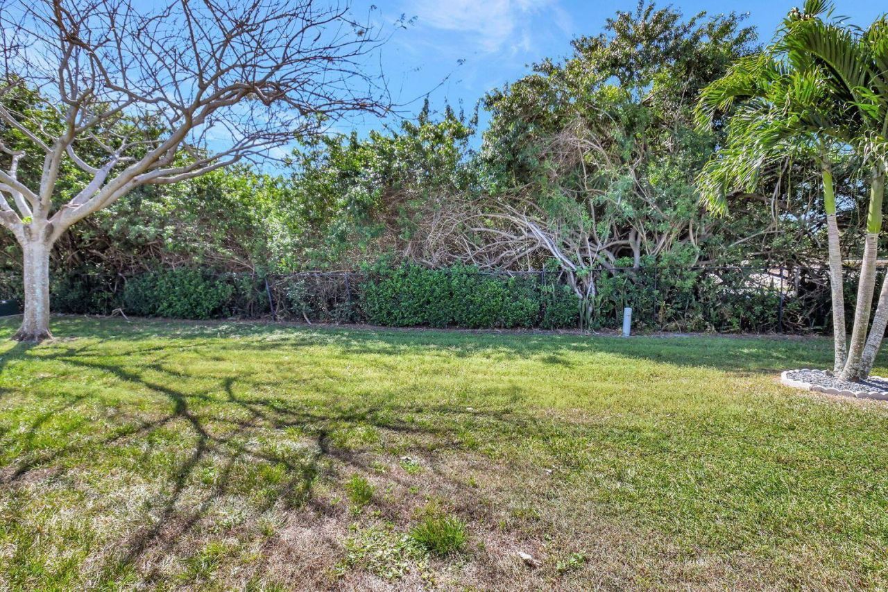 170 High Point Terrace E, Unit Apt B, Delray Beach, FL 33445 Photo