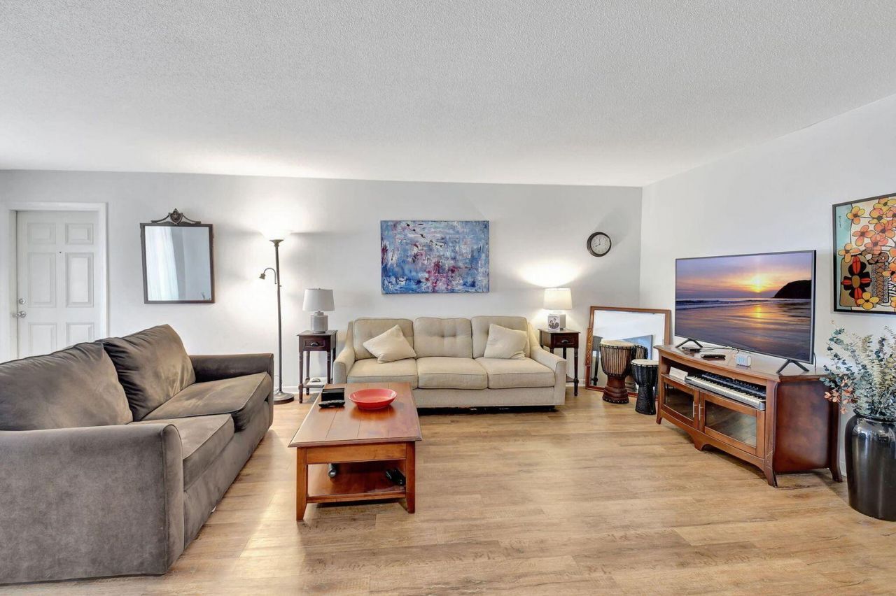 170 High Point Terrace E, Unit Apt B, Delray Beach, FL 33445 Photo