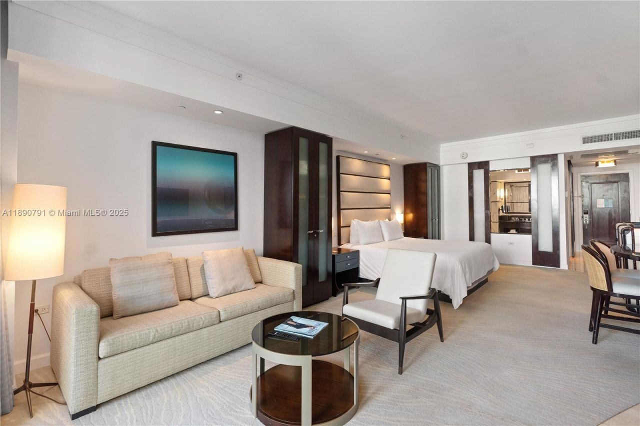 4391 Collins Ave, Unit 402, Miami Beach, FL 33140 Photo