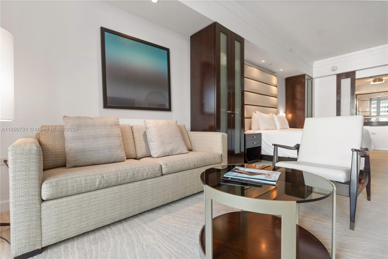 4391 Collins Ave, Unit 402, Miami Beach, FL 33140 Photo