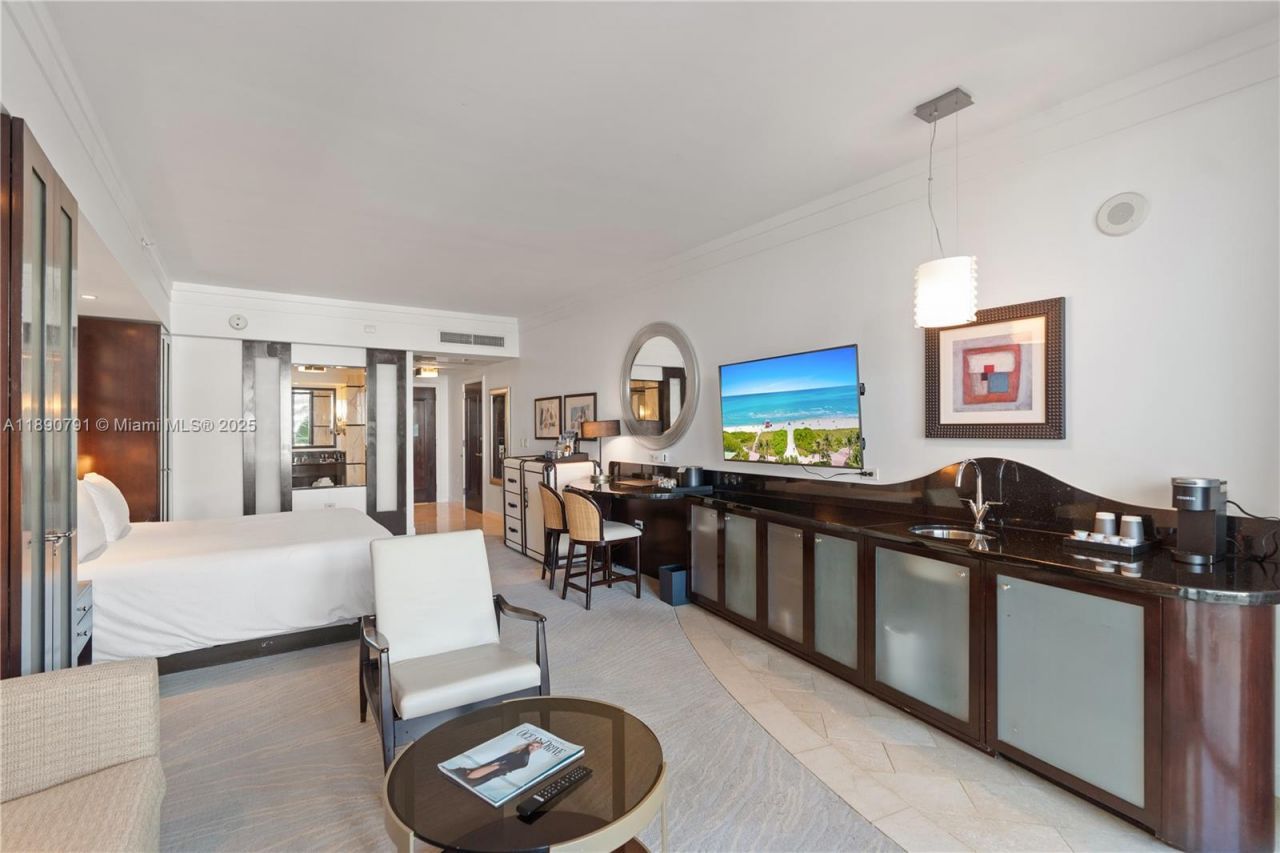 4391 Collins Ave, Unit 402, Miami Beach, FL 33140 Photo