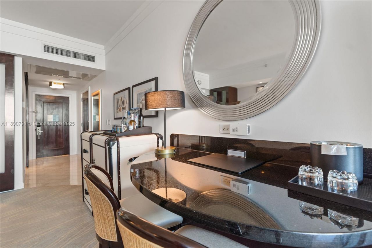 4391 Collins Ave, Unit 402, Miami Beach, FL 33140 Photo