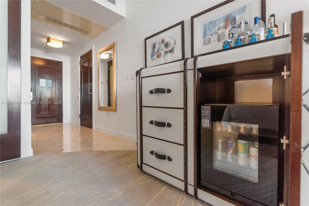 4391 Collins Ave, Unit 402, Miami Beach, FL 33140 Photo