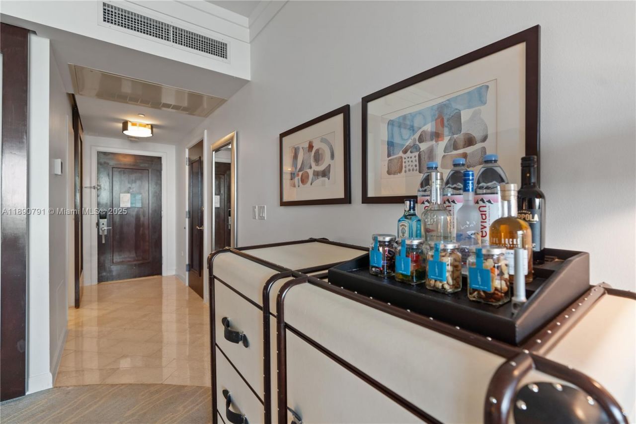 4391 Collins Ave, Unit 402, Miami Beach, FL 33140 Photo