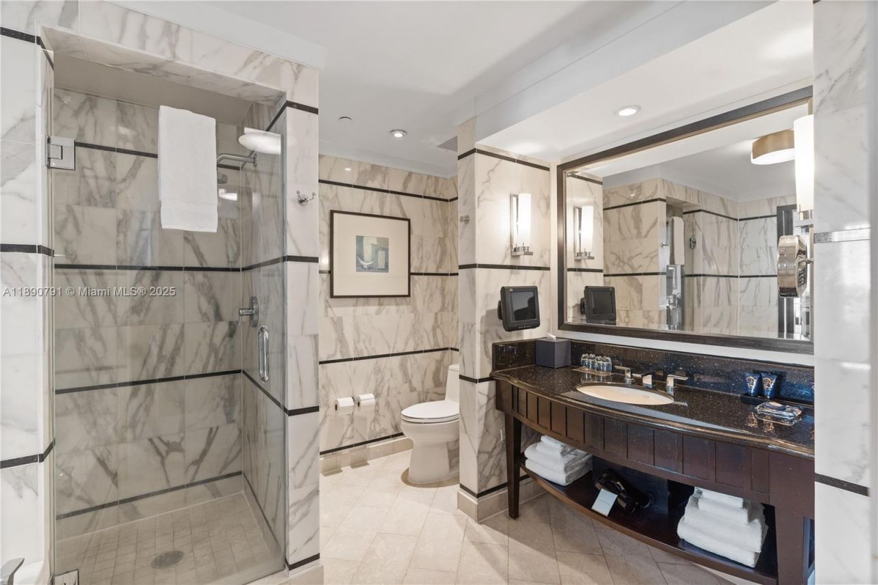 4391 Collins Ave, Unit 402, Miami Beach, FL 33140 Photo